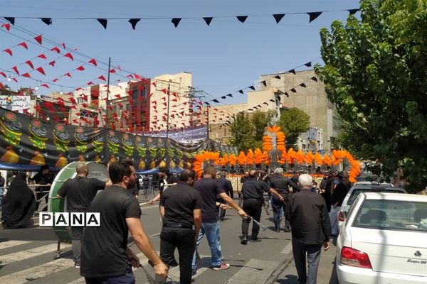 برگزاری مراسم عاشورا حسینی در بلوار مظاهری کرج
