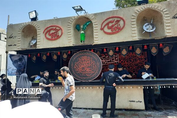توزیع شربت و چای  در ایام محرم
