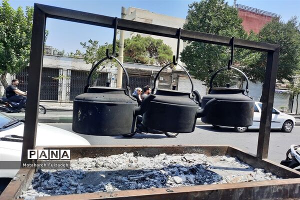 توزیع شربت و چای  در ایام محرم