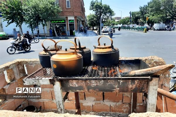 توزیع شربت و چای  در ایام محرم