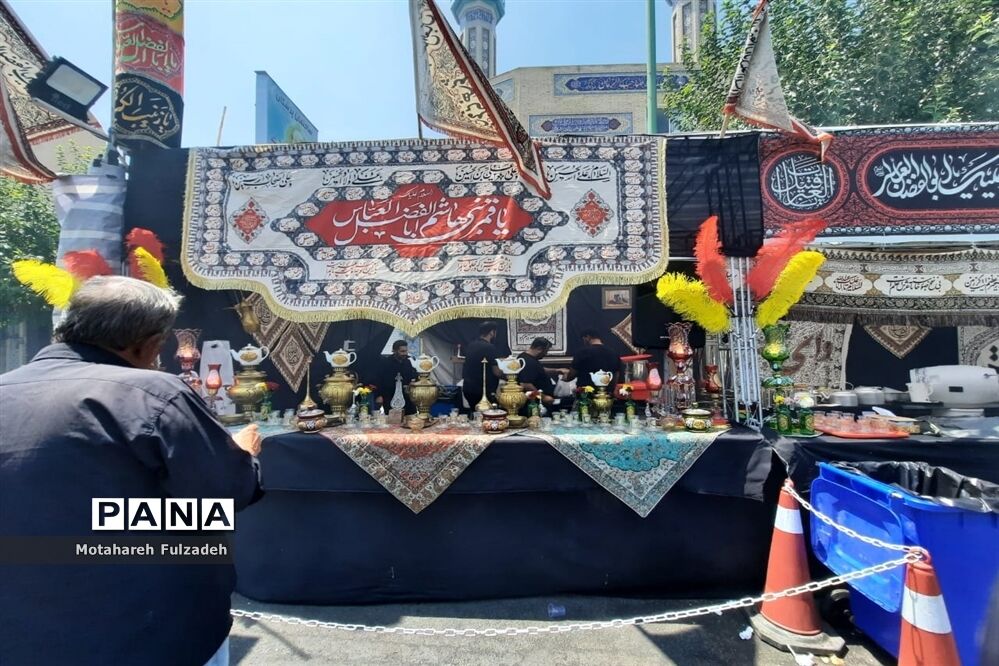توزیع شربت و چای  در ایام محرم