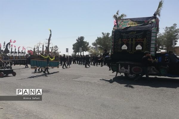 اجتماع عزاداران حسینی در ظهر عاشورا در شهرستان بردسکن کاشمر