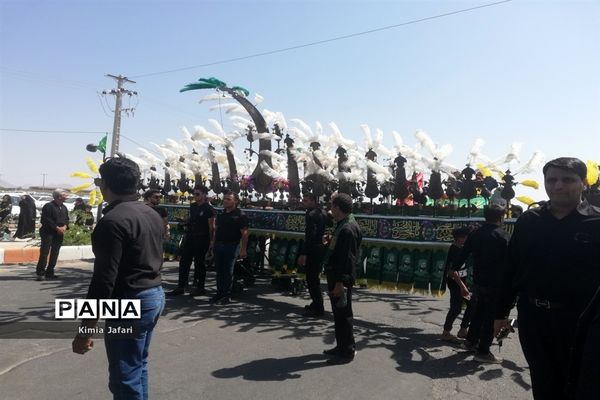 اجتماع عزاداران حسینی در ظهر عاشورا در شهرستان بردسکن کاشمر