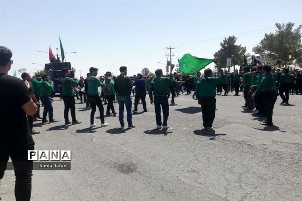 اجتماع عزاداران حسینی در ظهر عاشورا در شهرستان بردسکن کاشمر