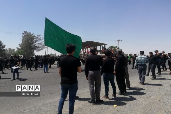 اجتماع عزاداران حسینی در ظهر عاشورا در شهرستان بردسکن کاشمر