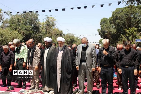 مراسم عزاداری و نماز ظهرعاشورا درقزوین