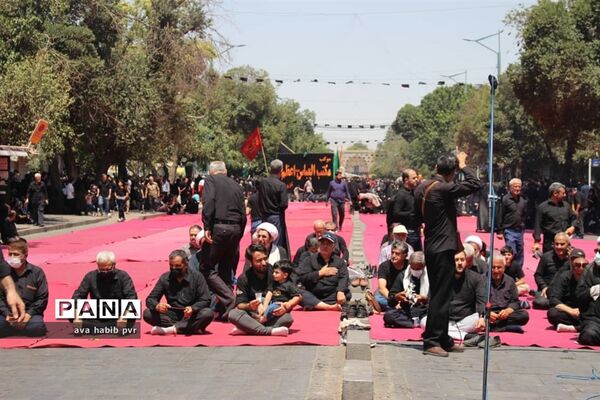 مراسم عزاداری و نماز ظهرعاشورا درقزوین