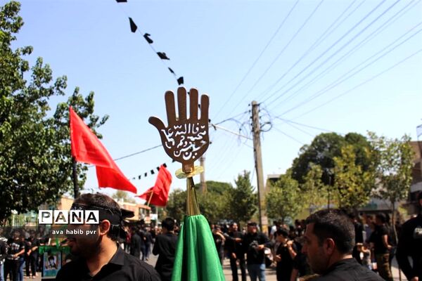 مراسم عزاداری و نماز ظهرعاشورا درقزوین