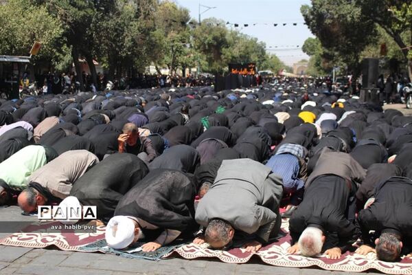 مراسم عزاداری و نماز ظهرعاشورا درقزوین