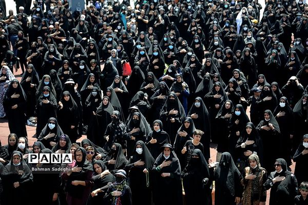 مراسم عزاداری روز عاشورا در میدان امام حسین(ع)