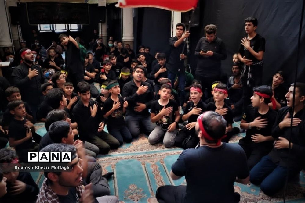 حضور پرشور دانش‌آموزان در عزاداری‌های دهه اول محرم در کازرون