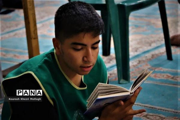 حضور پرشور دانش‌آموزان در عزاداری‌های دهه اول محرم در کازرون