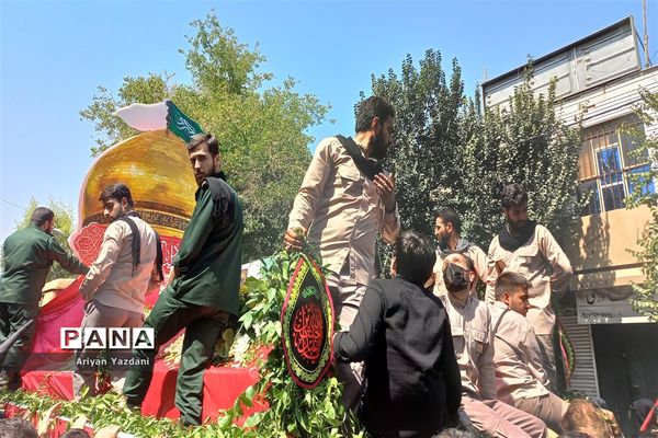 خاکسپاری پیکر مطهر سردار بی‌سر شهید اسکندری در شیراز