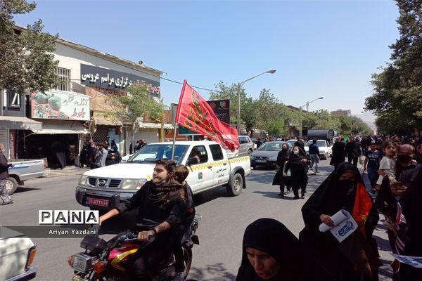 خاکسپاری پیکر مطهر سردار بی‌سر شهید اسکندری در شیراز