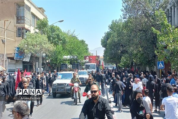 خاکسپاری پیکر مطهر سردار بی‌سر شهید اسکندری در شیراز