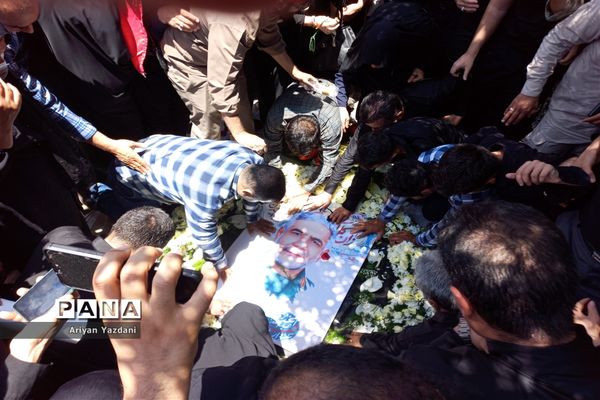 خاکسپاری پیکر مطهر سردار بی‌سر شهید اسکندری در شیراز
