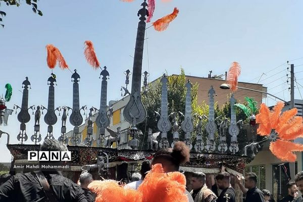 دسته‌عزاداری امام حسین (ع) در روز عاشورا در شهرری