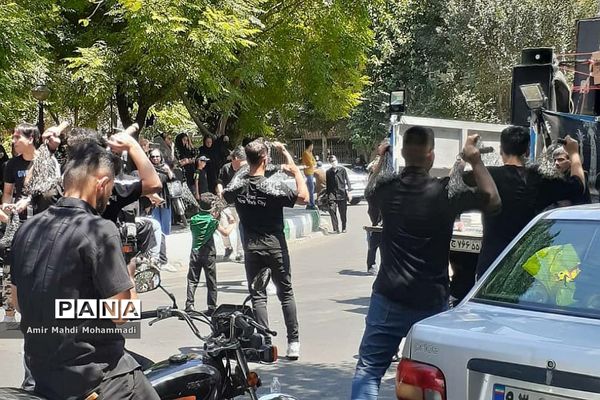 دسته‌عزاداری امام حسین (ع) در روز عاشورا در شهرری