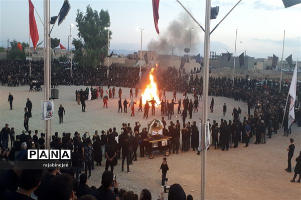 مراسم خیمه‌سوزان روز عاشورای حسینی درابرکوه