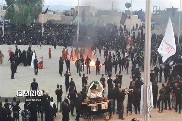 مراسم خیمه‌سوزان روز عاشورای حسینی درابرکوه