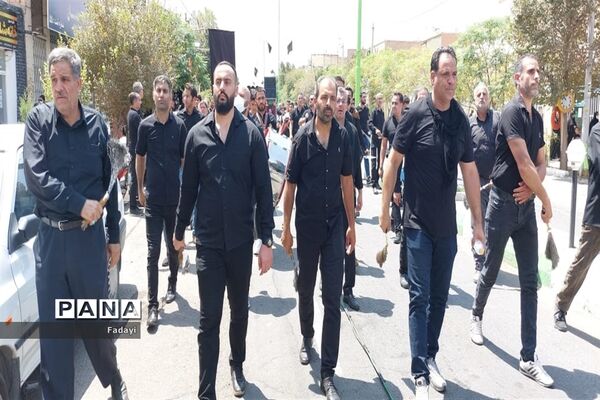 مراسم  زنجیر‌زنی و عزاداری مردم اردستان در روز عاشورا