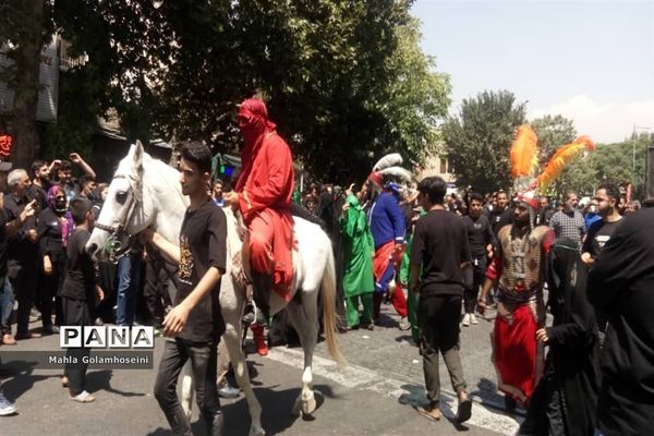عزاداری مردم در روز سوم سید الشهدا در بازار بزرگ تهران