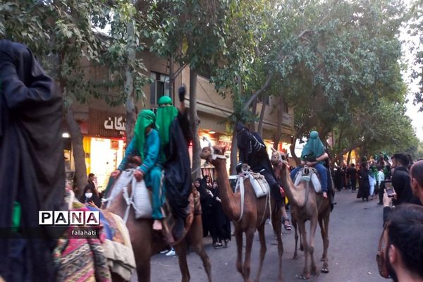 مراسم نمادین عزاداری  قافله  اسرای کربلا بنی فاطمه در اصفهان