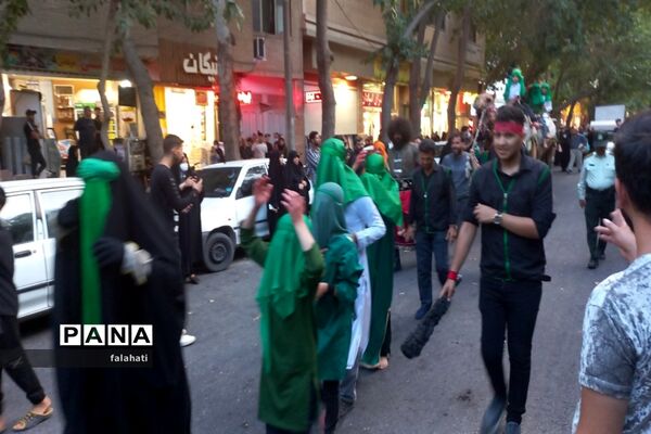 مراسم نمادین عزاداری  قافله  اسرای کربلا بنی فاطمه در اصفهان