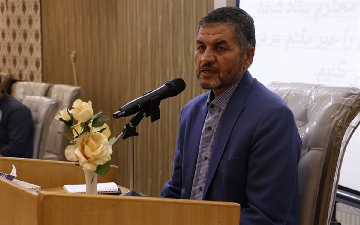 هر مدیر آموزش و پرورش باید حداقل یک نفر را باسواد کند