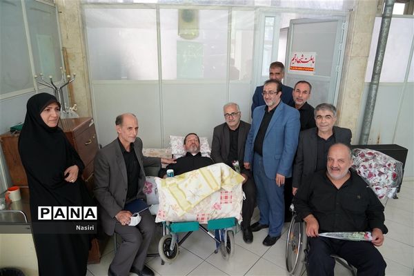 دیدار مدیرکل آموزش و پرورش اصفهان از جانبازان هشت سال دفاع مقدس در آسایشگاه شهید مطهری