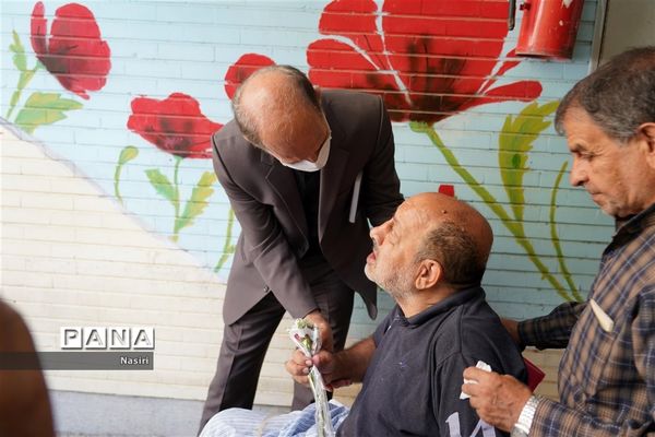 دیدار مدیرکل آموزش و پرورش اصفهان از جانبازان هشت سال دفاع مقدس در آسایشگاه شهید مطهری