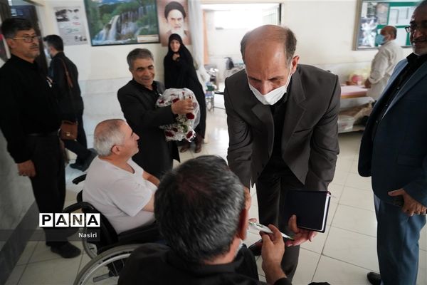دیدار مدیرکل آموزش و پرورش اصفهان از جانبازان هشت سال دفاع مقدس در آسایشگاه شهید مطهری