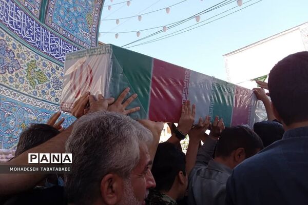 تشییع پیکر دو شهید گمنام در نماز جمعه شهرستان پردیس