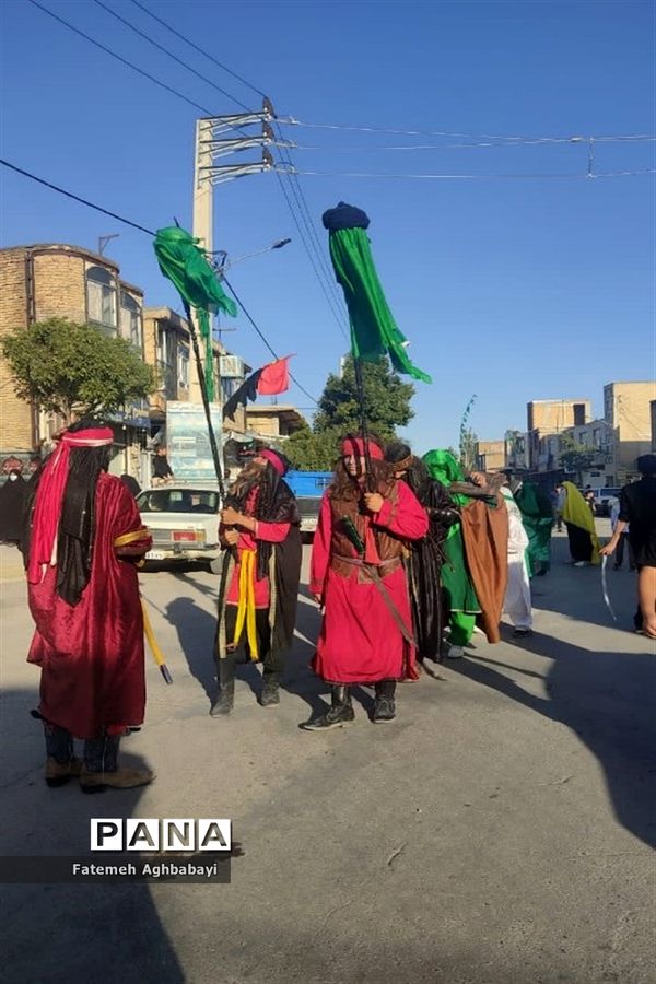 برگزاری نمایش آیینی «یک بیابان بی‌کسی» و حرکت نمادین قافله امام حسین (ع) در شهرستان بن