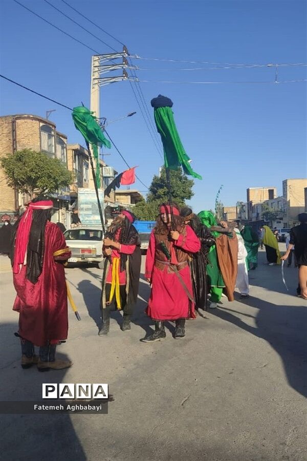 برگزاری نمایش آیینی «یک بیابان بی‌کسی» و حرکت نمادین قافله امام حسین (ع) در شهرستان بن