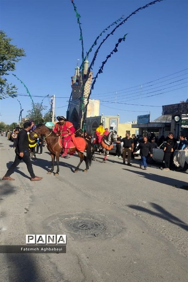 برگزاری نمایش آیینی «یک بیابان بی‌کسی» و حرکت نمادین قافله امام حسین (ع) در شهرستان بن