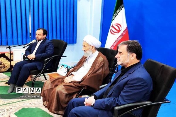 دیدار وزیر اقتصاد با نماینده ولی فقیه