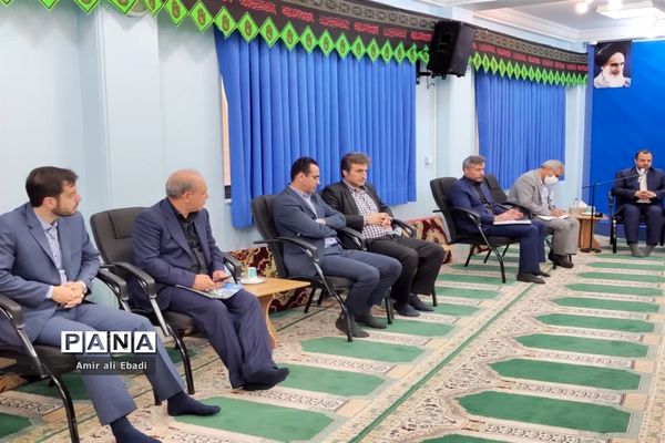 دیدار وزیر اقتصاد با نماینده ولی فقیه