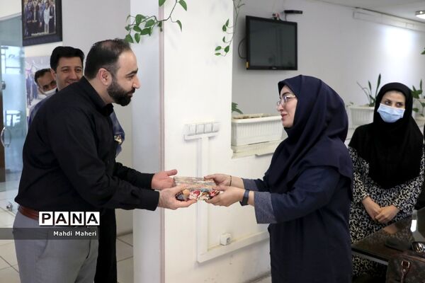 حضور قائم‌مقام و شورای معاونان سازمان دانش‌آموزی در خبرگزاری پانا برای قدردانی از تلاش خبرنگاران
