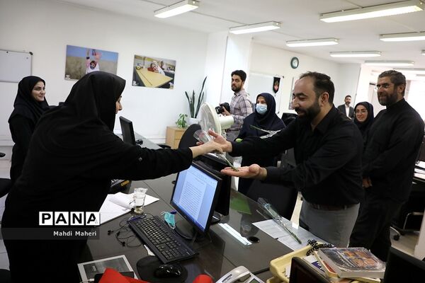 حضور قائم‌مقام و شورای معاونان سازمان دانش‌آموزی در خبرگزاری پانا برای قدردانی از تلاش خبرنگاران