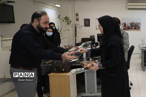 حضور قائم‌مقام و شورای معاونان سازمان دانش‌آموزی در خبرگزاری پانا برای قدردانی از تلاش خبرنگاران