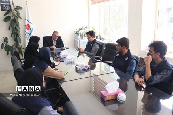 تجلیل معاون پرورشی و فرهنگی آموزش و پرورش آذربایجان شرقی از دانش‌آموز خبرنگاران خبرگزاری پانا