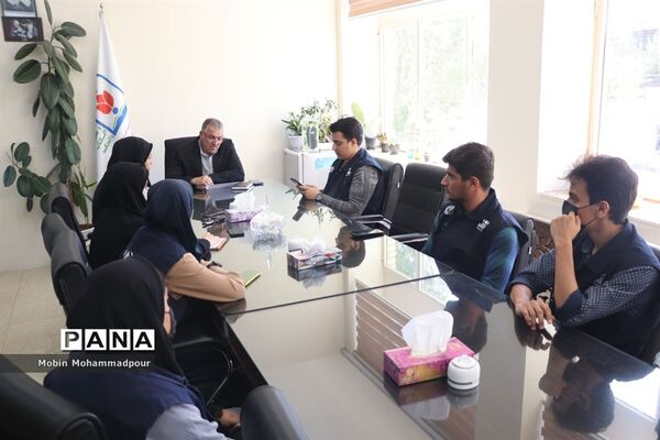 تجلیل معاون پرورشی و فرهنگی آموزش و پرورش آذربایجان شرقی از دانش‌آموز خبرنگاران خبرگزاری پانا
