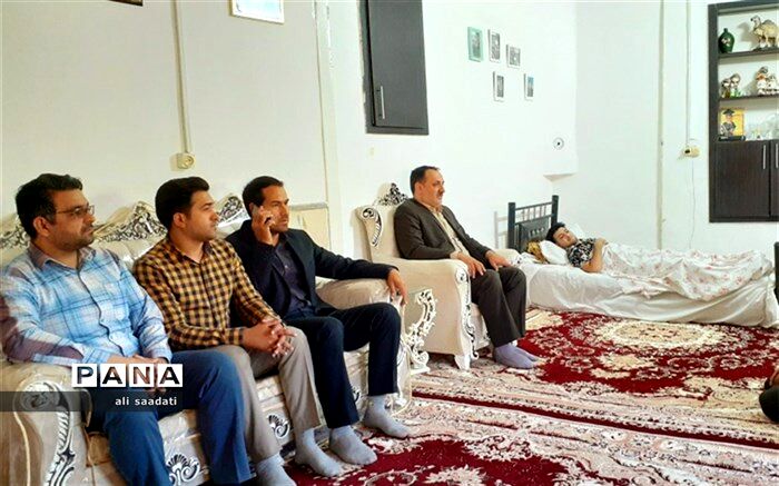 عیادت مدیر آموزش و پرورش شهرستان کلات از همکار مصدوم 