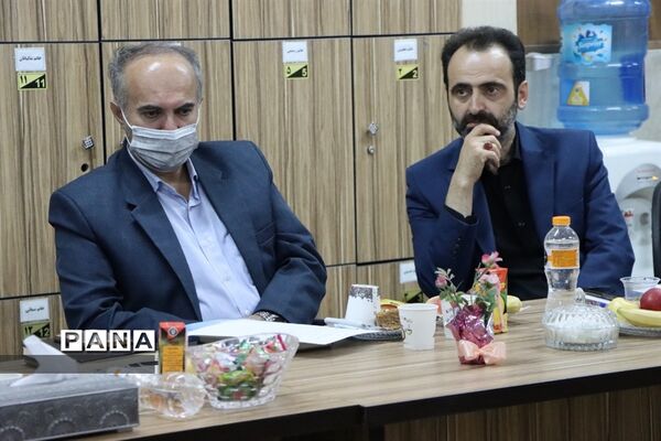 میزگرد تخصصی اثر بخشی همکاری انجمن‌های اولیا و مربیان مدارس در تربیت فرزندان