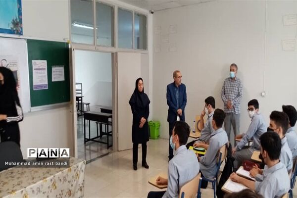 آموزش تفکیک پسماند از مبدا در دبیرستان فرهنگ عرفان منطقه ۱۳