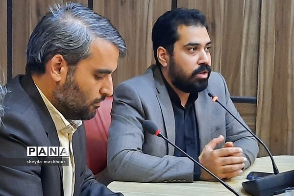 تجلیل مدیرکل آموزش و پرورش شهرستان‌های استان تهران از خبرنگاران فعال پانا