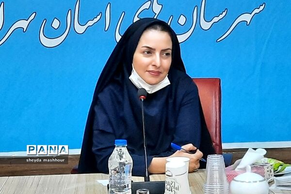 تجلیل مدیرکل آموزش و پرورش شهرستان‌های استان تهران از خبرنگاران فعال پانا