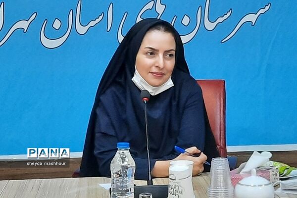تجلیل مدیرکل آموزش و پرورش شهرستان‌های استان تهران از خبرنگاران فعال پانا