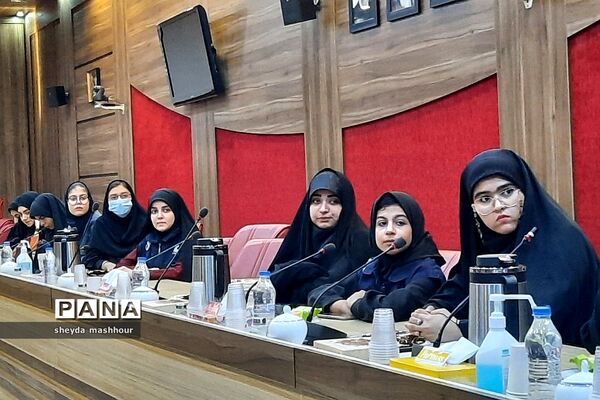 تجلیل مدیرکل آموزش و پرورش شهرستان‌های استان تهران از خبرنگاران فعال پانا